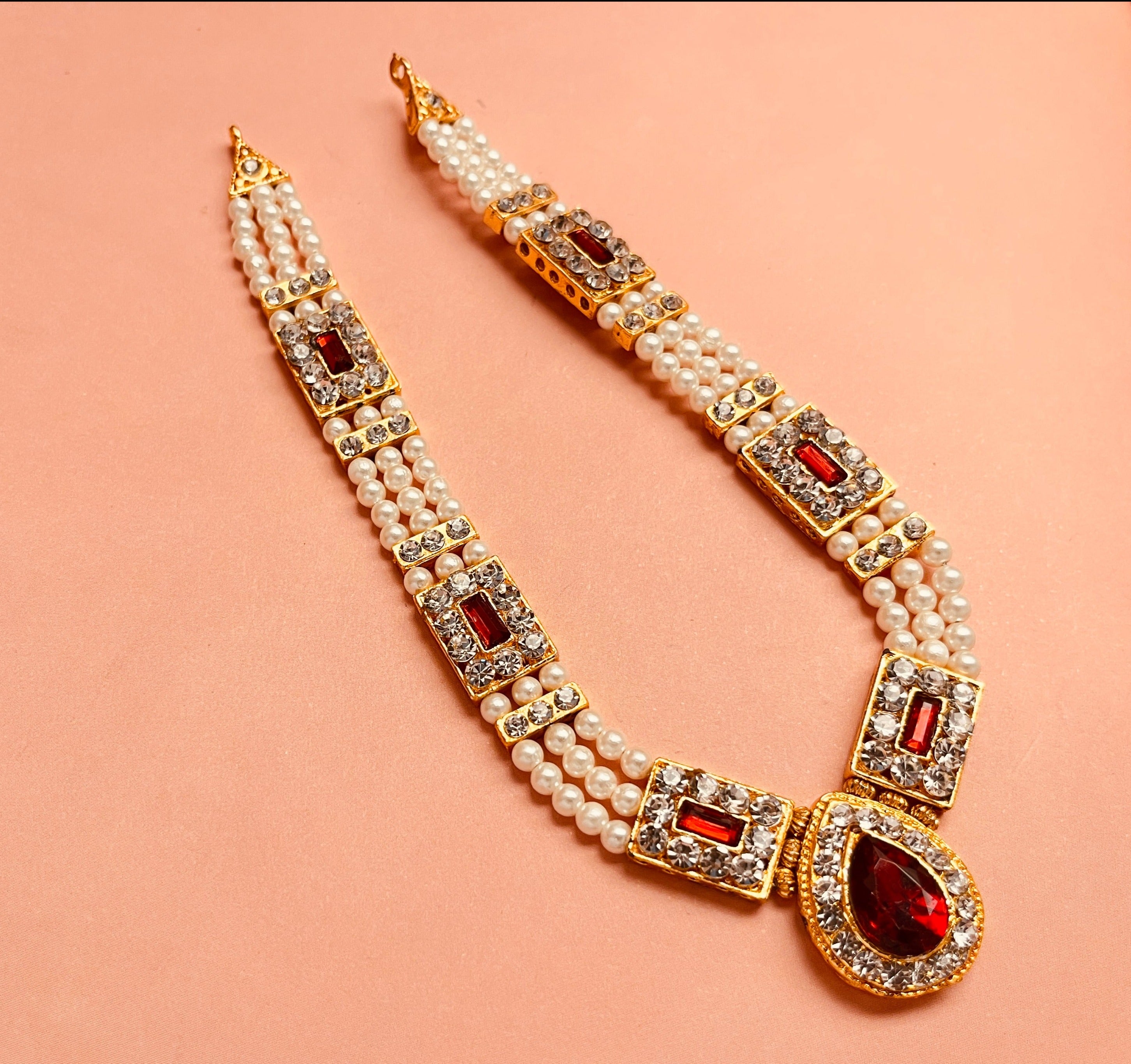 Idol Necklace