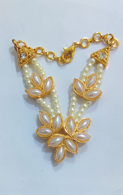 Leaf Pearl Necklace