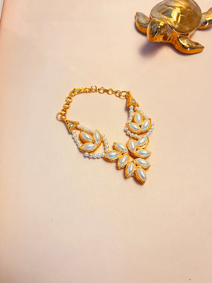 Leaf Pearl Necklace